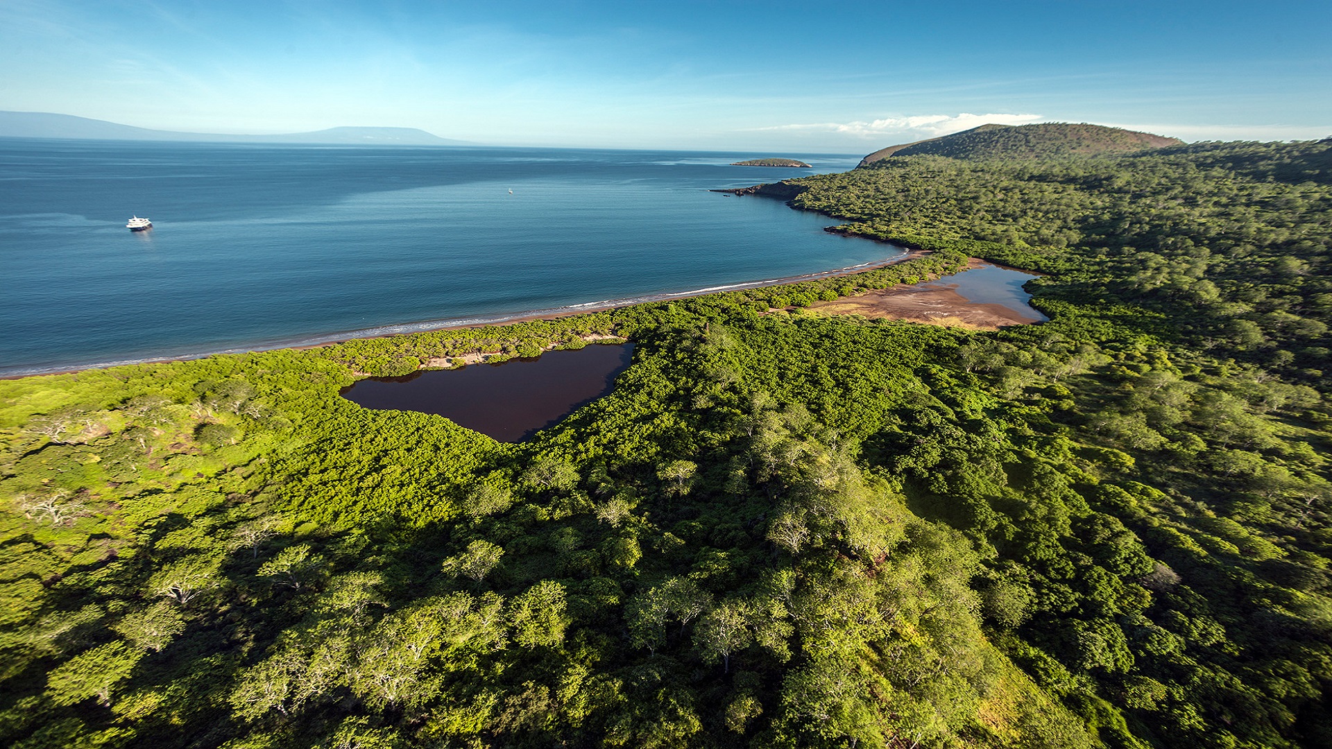 National island. Национальный парк «Галапагосские острова». Национальный парк Галапагос Эквадор. Острова Галапагос климат. Галапагосы морской заповедник.