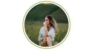 Caroline a travel influencer who focuses on sustainable travel